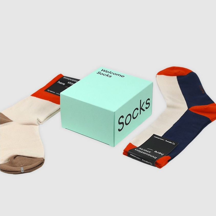 firemné ponožky a krabice s potlačou