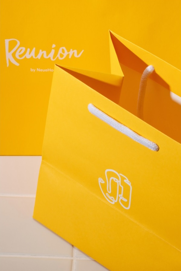 fóliové reklamné tašky, žltá potlač, biely branding, biele šnúrky