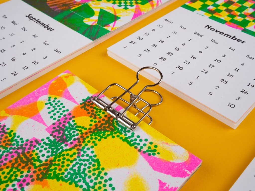 kalendár - umelecký dizajn - neónové farby
