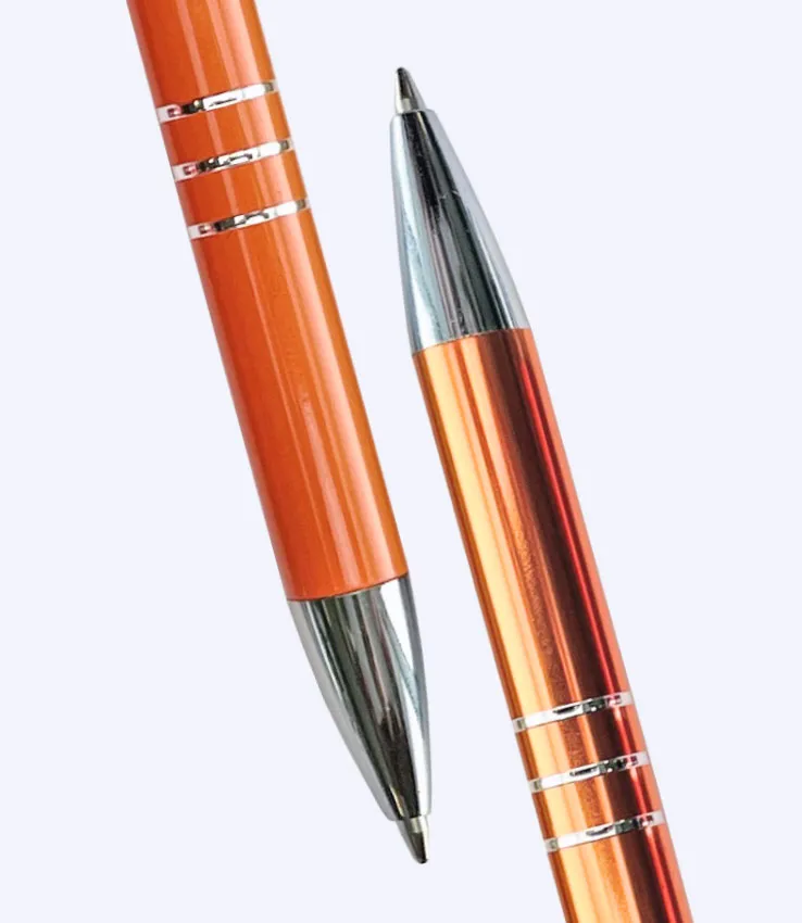Kovové guličkové pero s chrómovanými prvkami