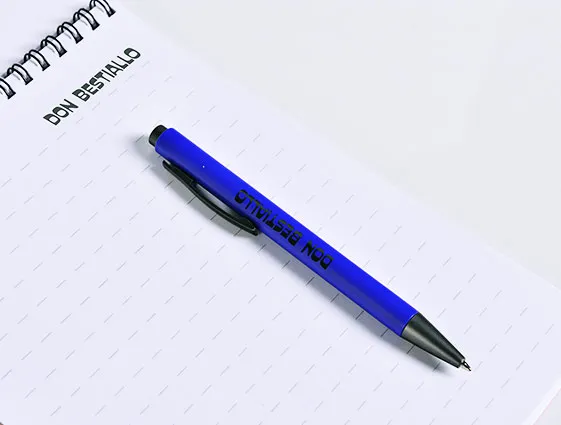 Plastové guličkové pero so šedými prvkami online tlač 2